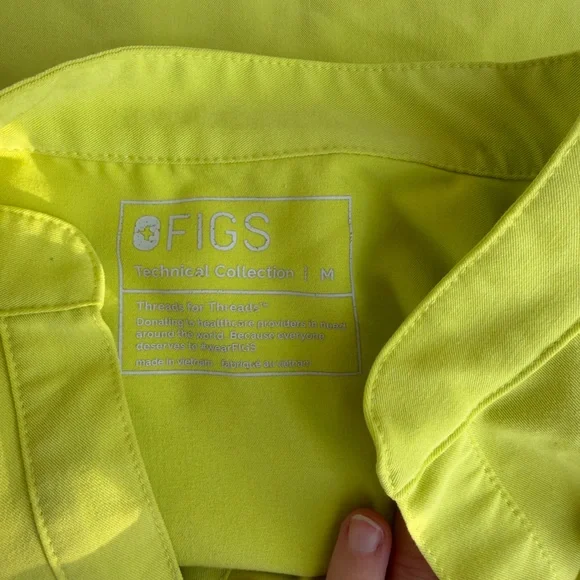 Figs Neon Yellow Scrub Set - Picture 4 of 5